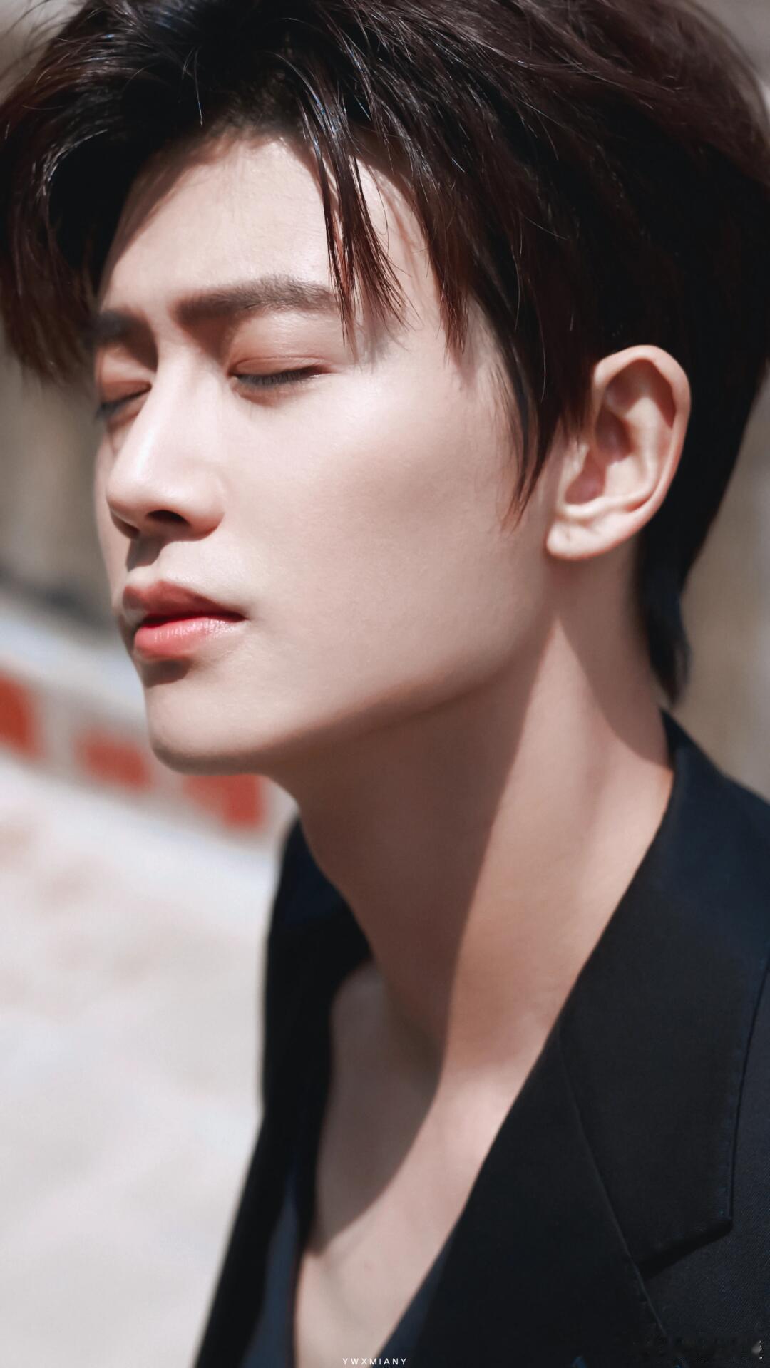 任嘉伦出战聚星名人赛任嘉伦加盟聚星名人赛，热度直线飙升。他人气与实力并存，运动表