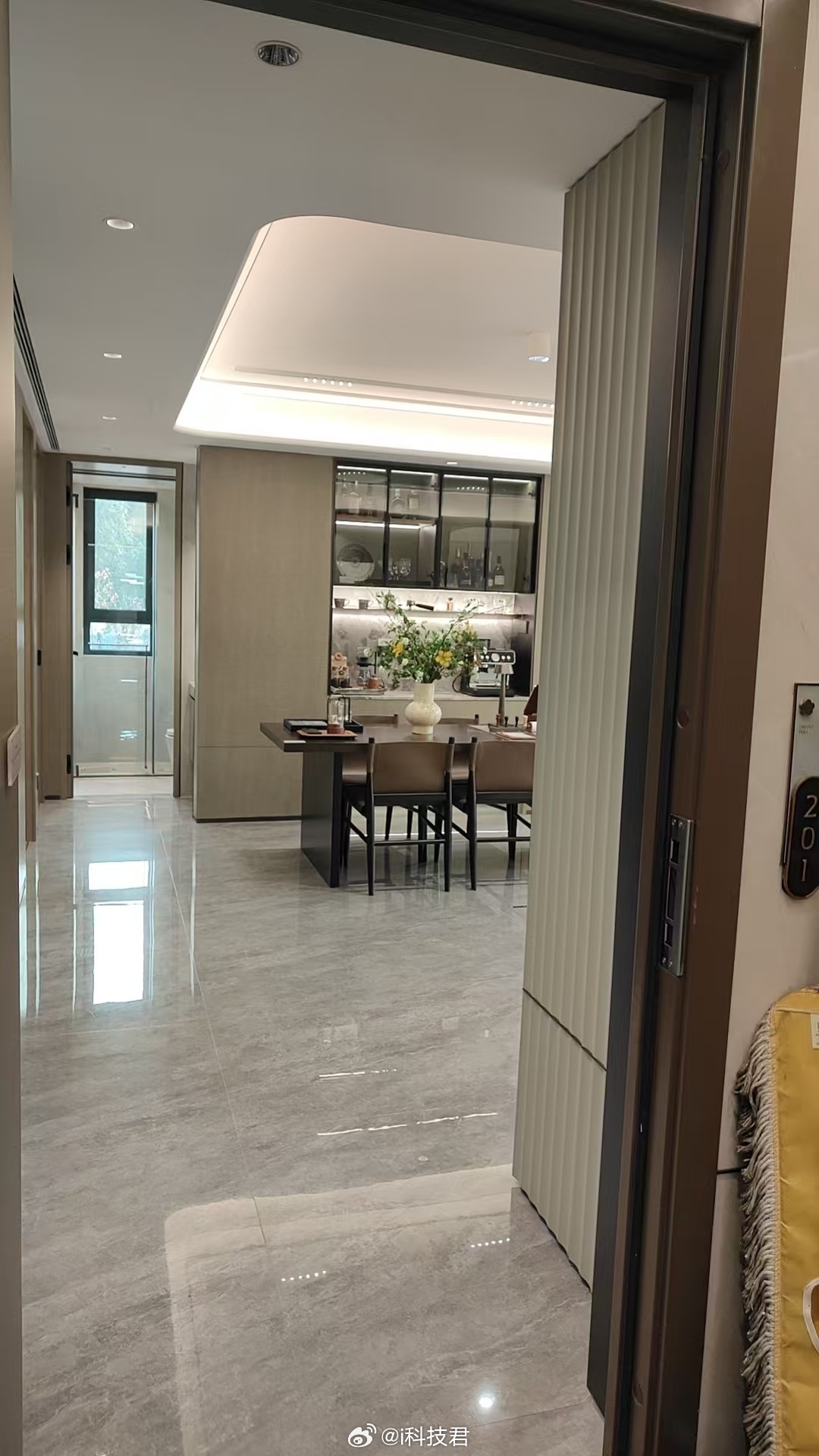 真是脑子跟不上节奏了，有个小区交房，居然找一些探店达人去拍视频，搞得我以为他们都