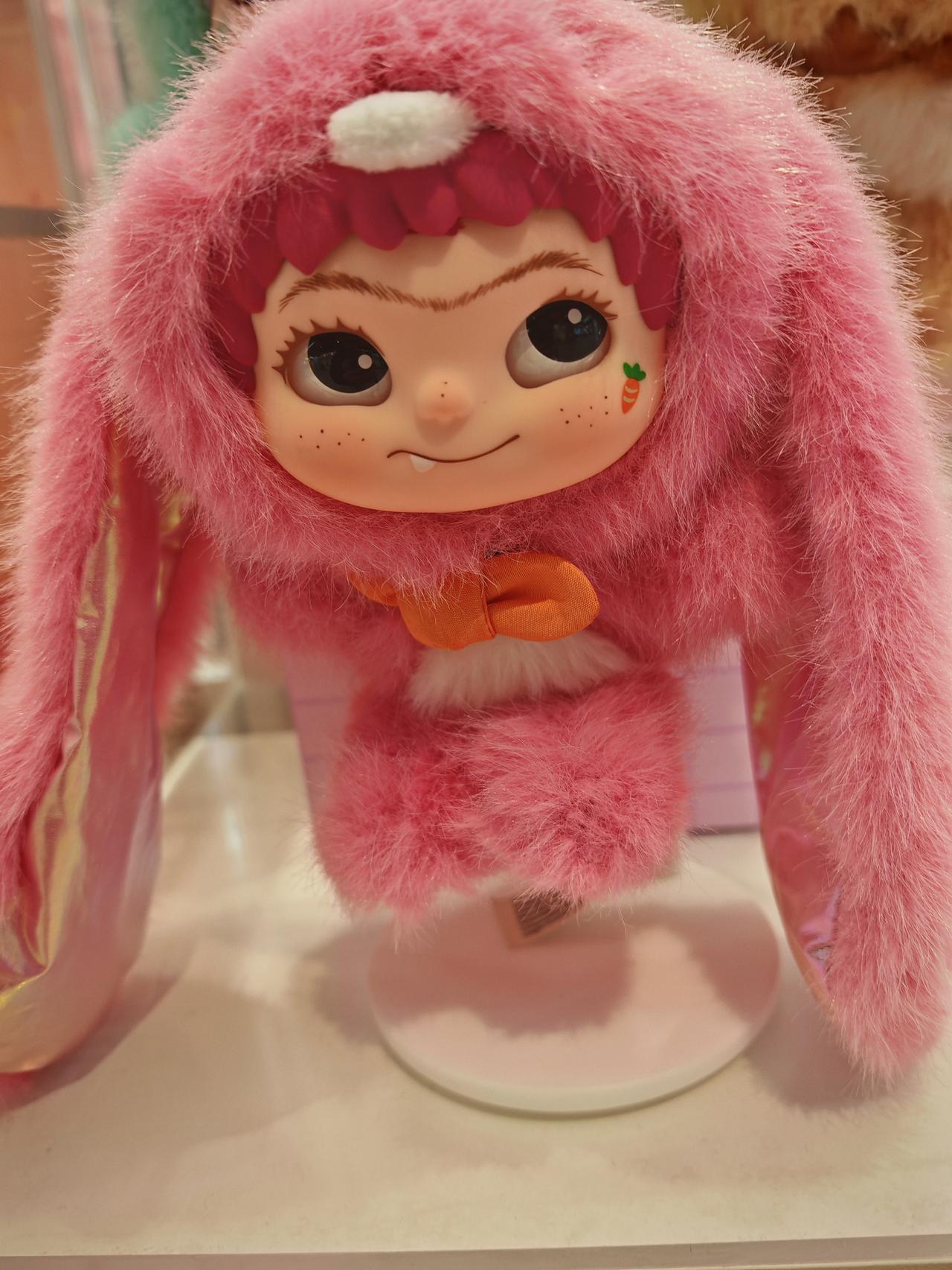 童年的记忆就像一幅永不褪色的画卷。小时候在外婆家，夏日午后，竹床被晒得发烫，外婆