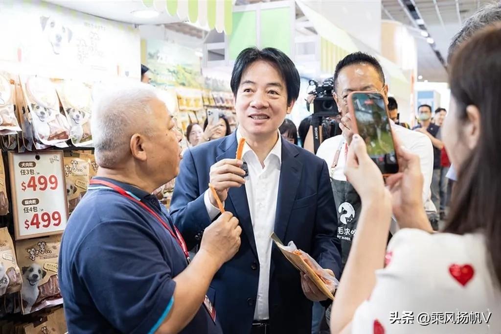 赖清德近日出席“台北宠物用品展”开幕典礼时自称“狗派”，并且直接现场试吃狗粮，还