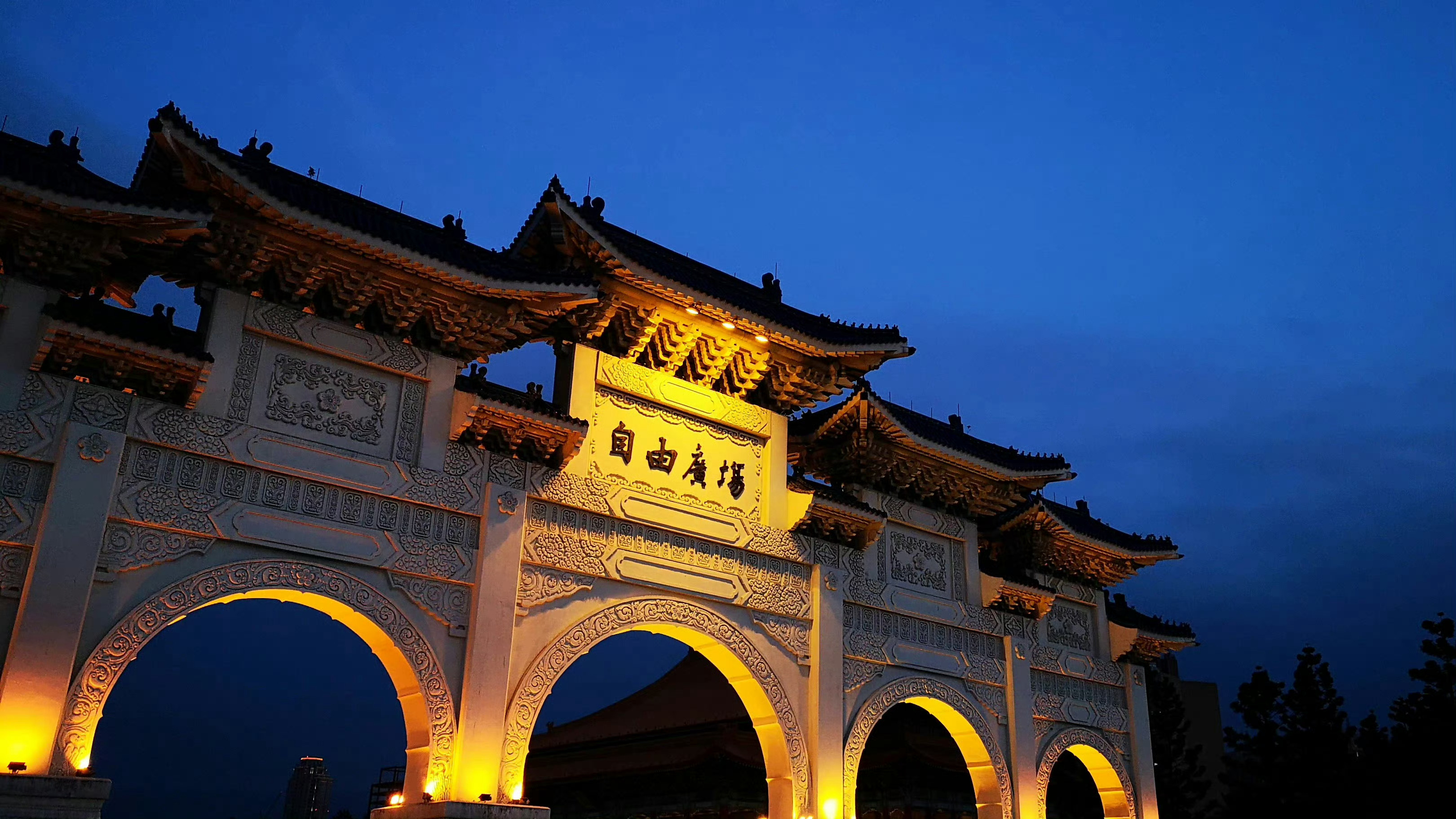 这就是中国台湾省 七年前去了次宝岛，自然景观很美，城市和街景却比较旧。希望下次是