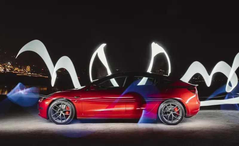 何小鹏已经立下了一个“军令状”：如果在2026年8月30日前，小鹏VLA在国内的