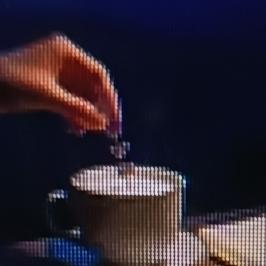 睡前一杯水，真能一夜好眠！失眠的痛苦谁懂啊，深夜脑子清醒得很，白天上班困得要死。