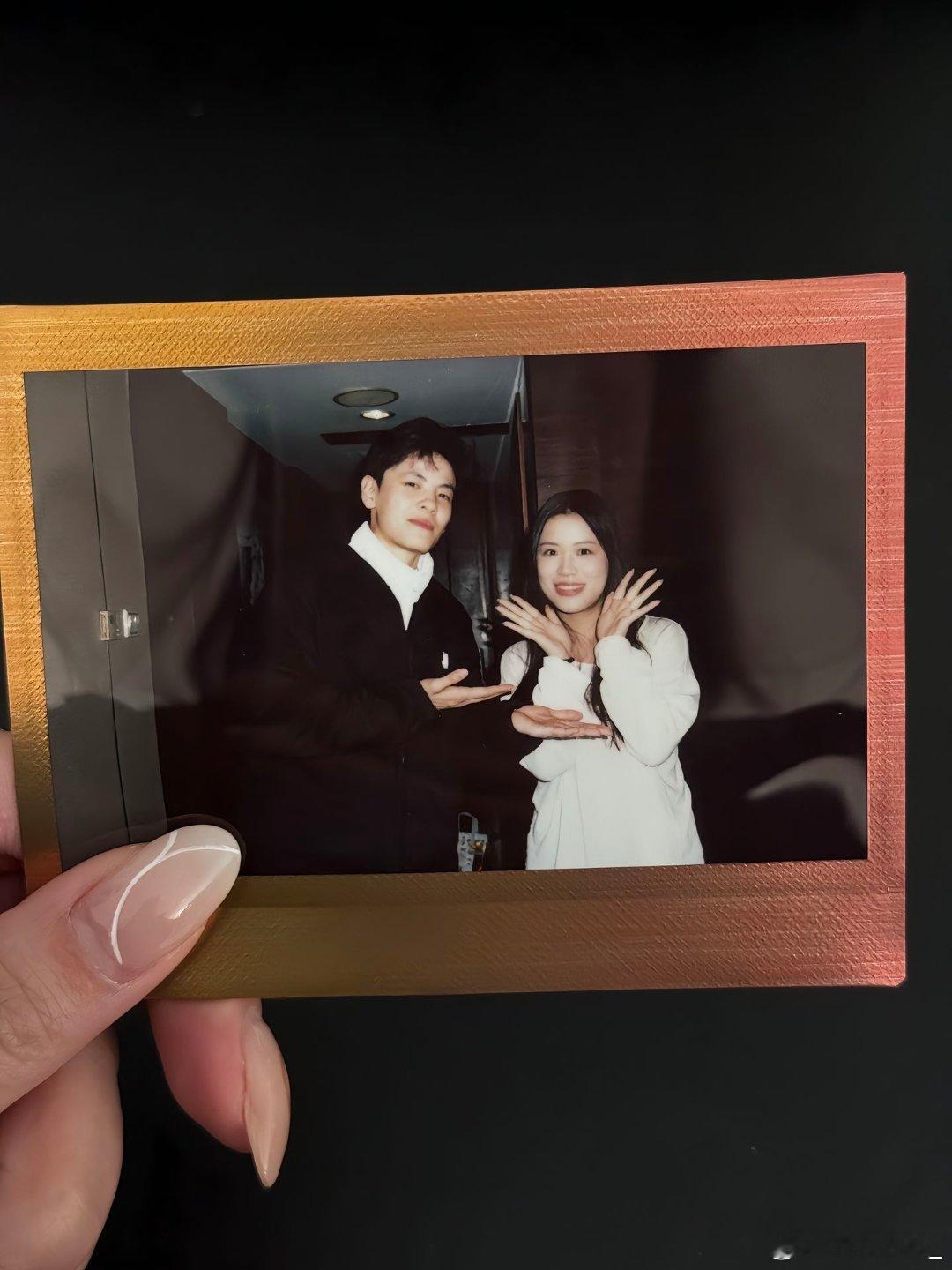 杨舒予杨舒予杨倩 20251208杨倩(射击运动员）和小羊合照还有一条评论