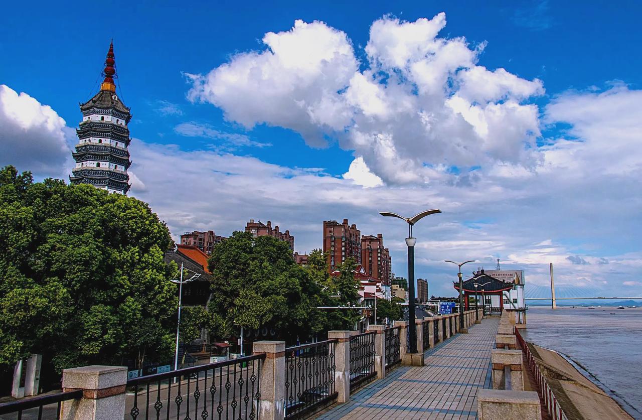 寒冬中，各地如何用行动温暖人心？安徽安庆市场监管局的做法，让人眼前一亮！
随着冬