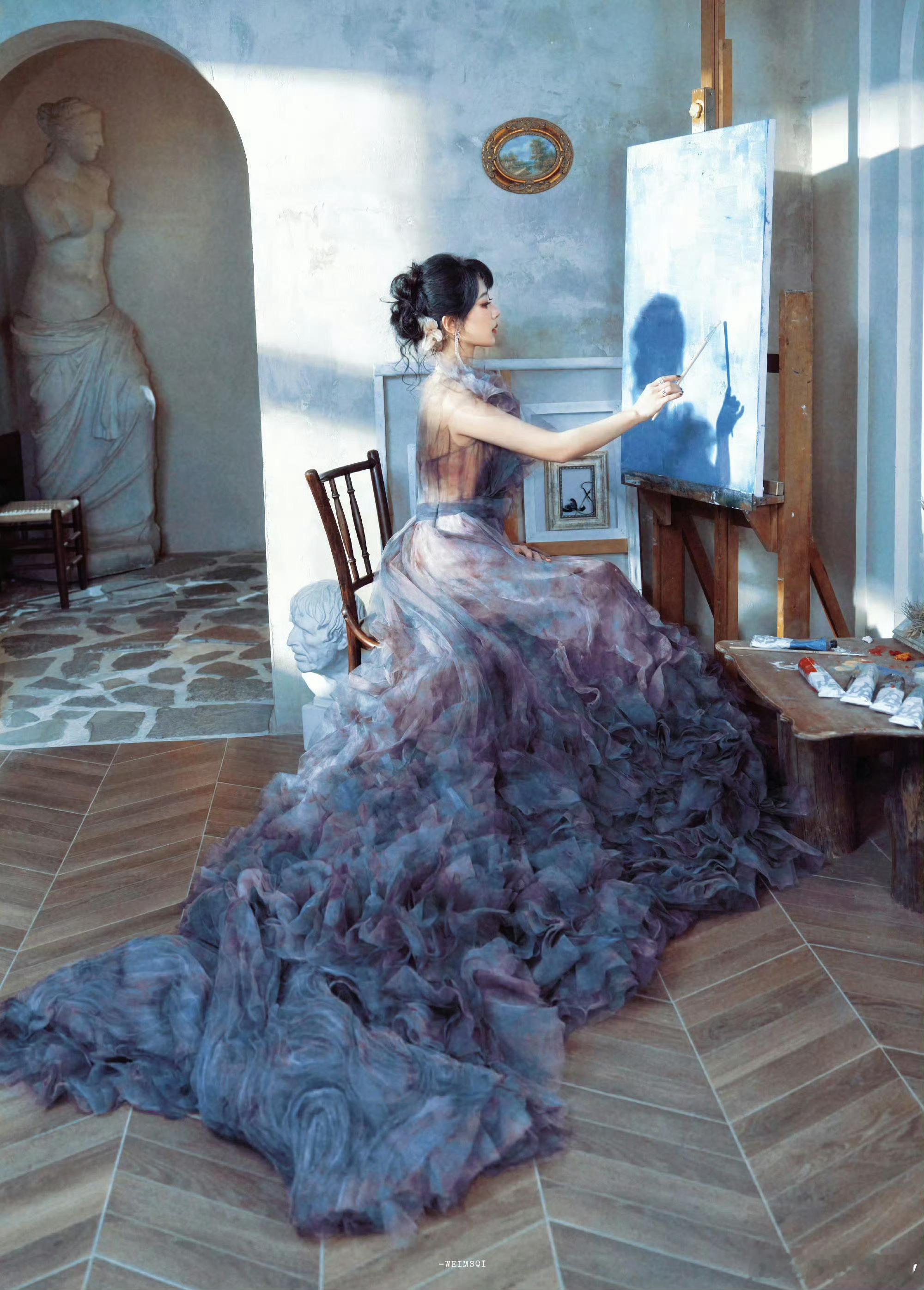 杨紫新剧杀青后首个活动 瘦脱相了，白菊同志辛苦了！后续活动都安排起来吧，粉丝们翘