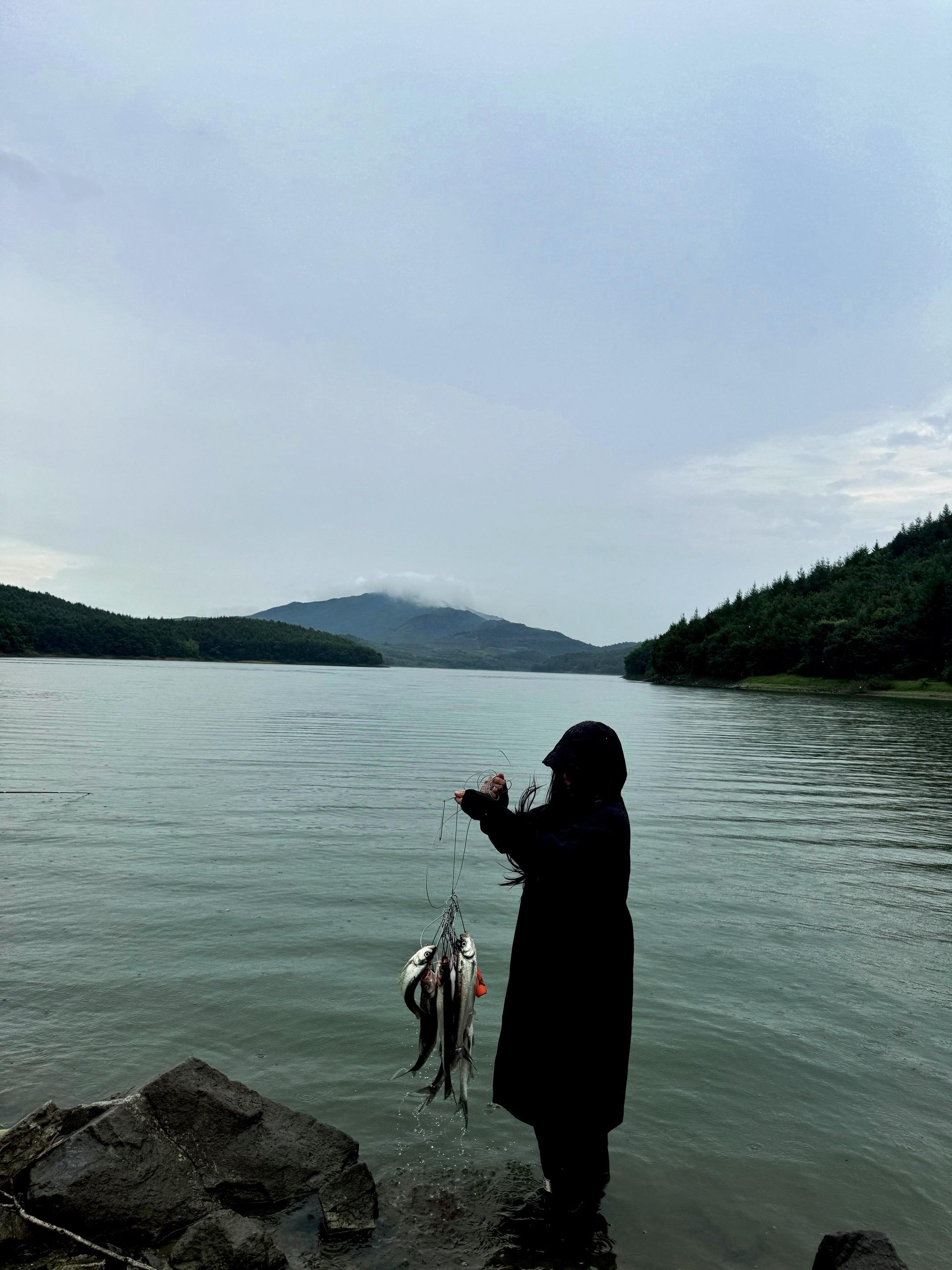 雨天 深山 路亚  探钓 有人雨中狂欢 有人困在雨里