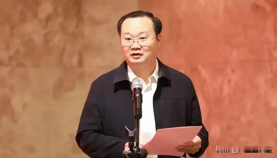 汕尾市委常委、政法委书记陈亮近日到华师大附属中学汕尾学校调研校园安全。