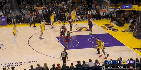 肯纳德三分，被摸脸了，裁判要回看！奇才vs湖人