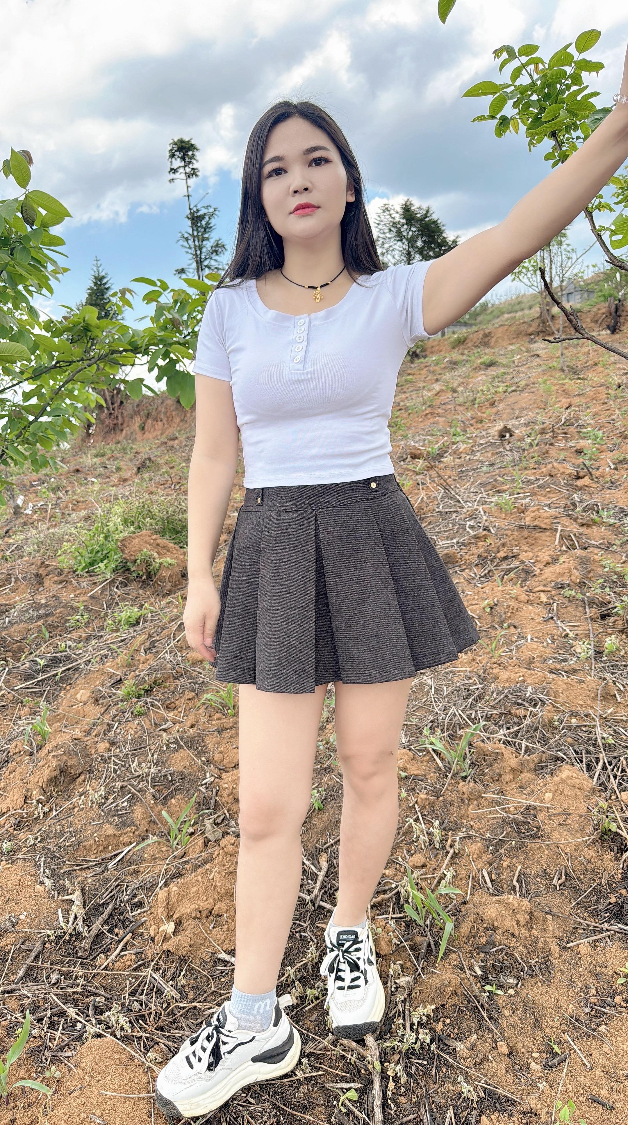 胖胖的女生 库存照片 农村姑娘