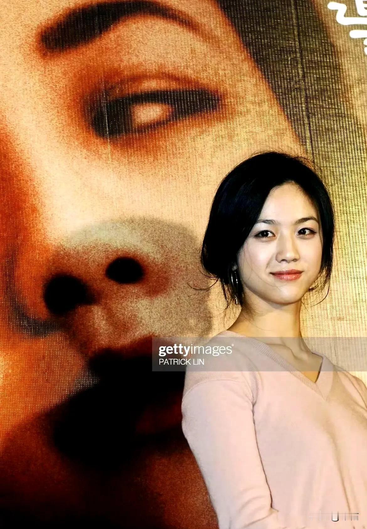 最美不过一回眸！一笑倾城——汤唯。