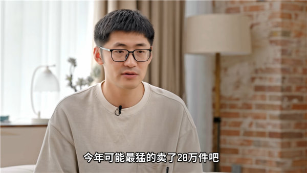 影视飓风Tim曝公司营收构成营收中电商占比50%以上，爆款T恤卖了几十万件，关键