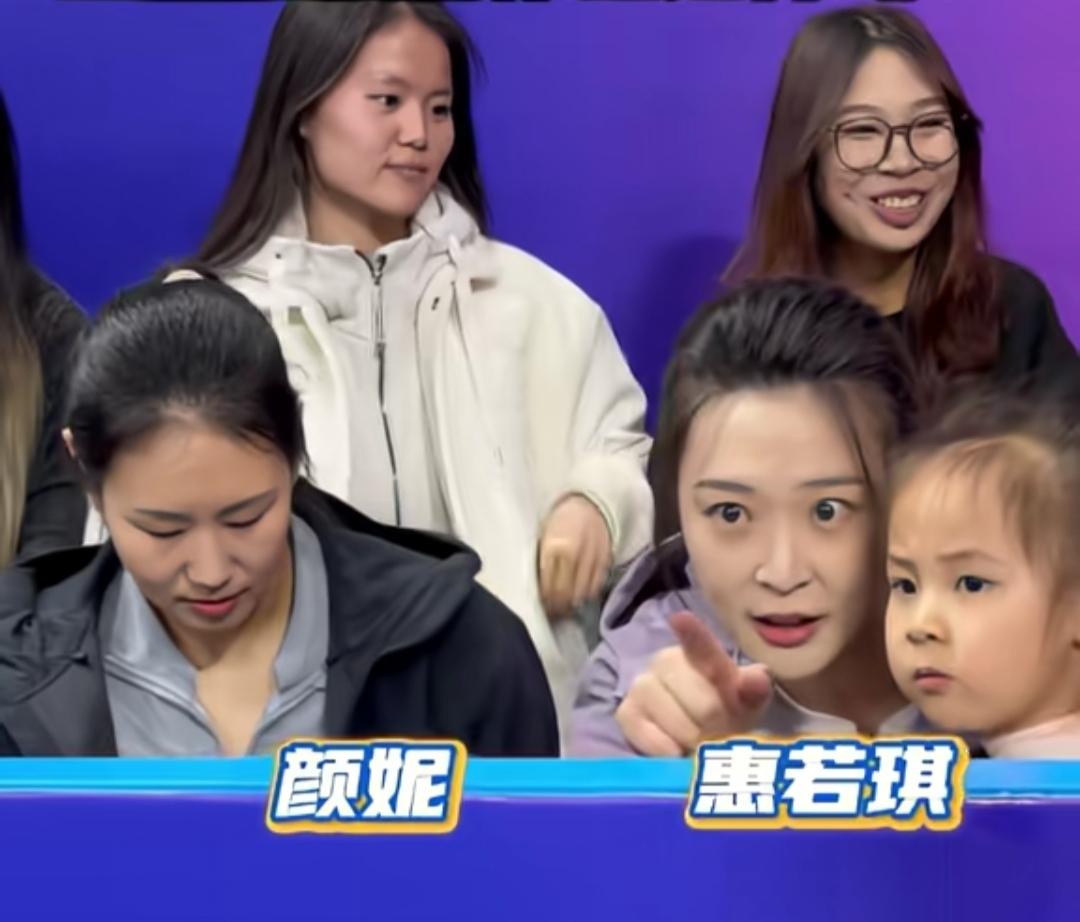 女排超级联赛的总决赛，
场边再见曾经的世界和奥运冠军们，
有北长城老颜妮，
她能