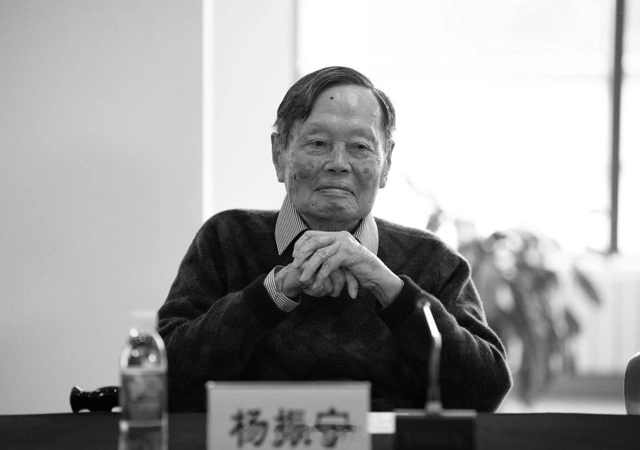 杨振宁逝世昨天就有相关人士在朋友圈发了，还晒了聊天截图，结果当晚辟谣了，我本来以