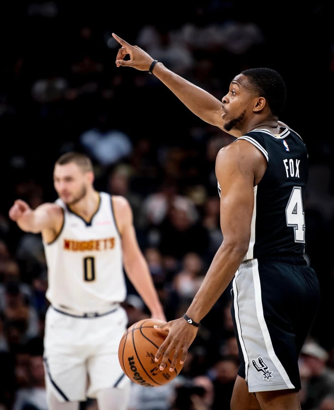 马刺今天主场131-136被掘金完成20分逆转结束5连胜马刺（48-18）：卡斯