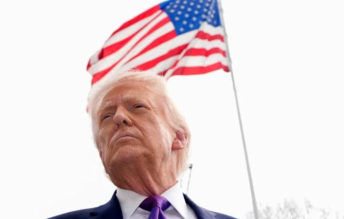 据彭博社报道，美国总统特朗普因霍尔木兹海峡通航问题，向中方隔空喊话，想请求我们协