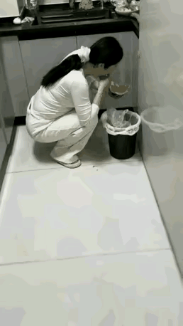 [赞][祈祷][玫瑰]请朋友们看看吧:这样贤惠的妻子已天下难寻。
    妻贤夫
