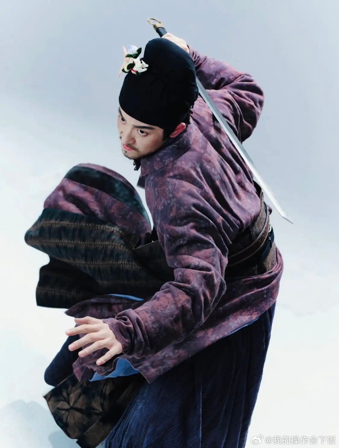 逐玉-金爷对长玉肯定有心思，但他全部藏起来了。他从心往外接受不了谢征从赘婿变成武