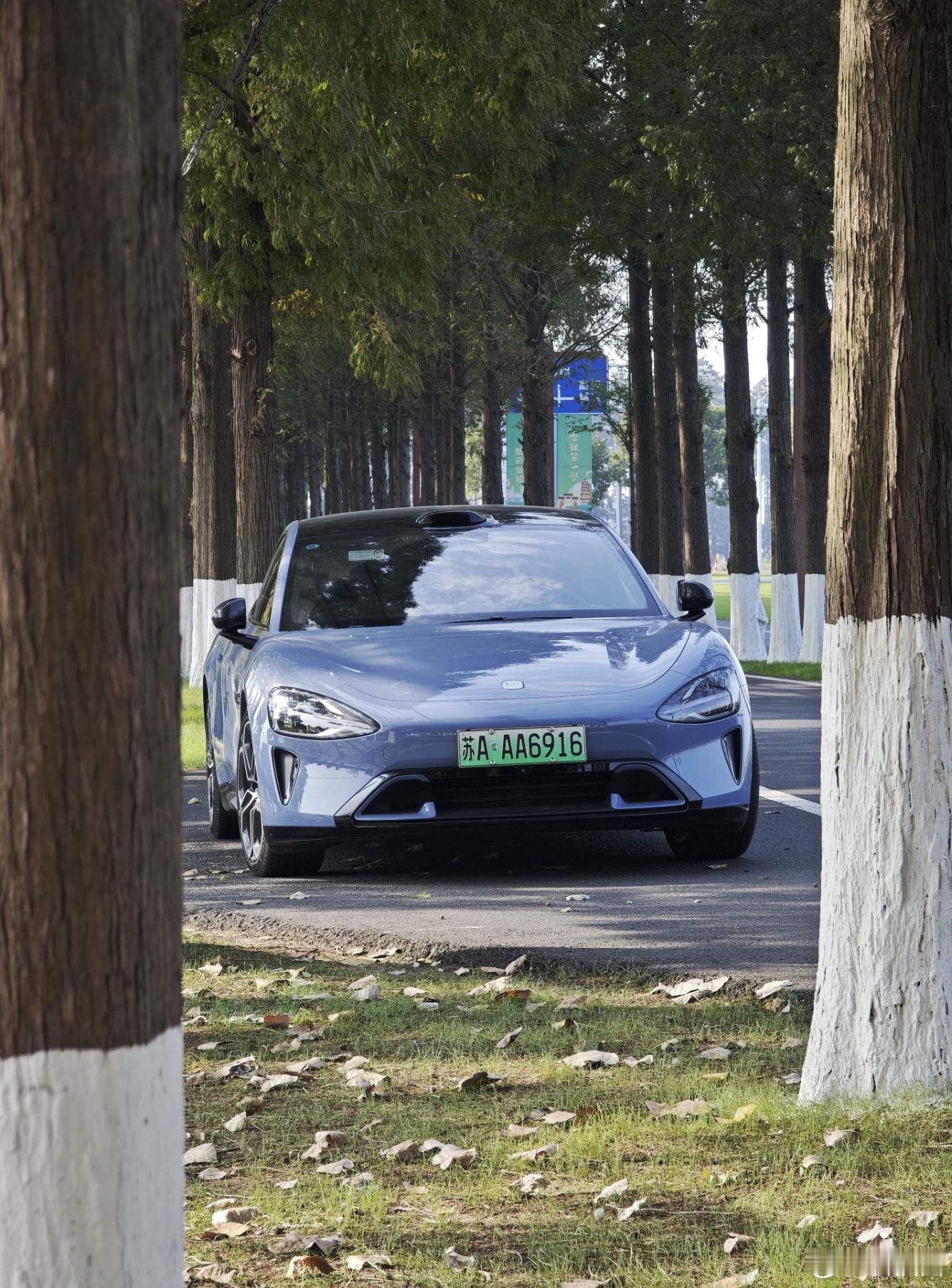 小米SU7一年交付13万台，也就是超过了之前保10，争12万台交付的目标。小米S