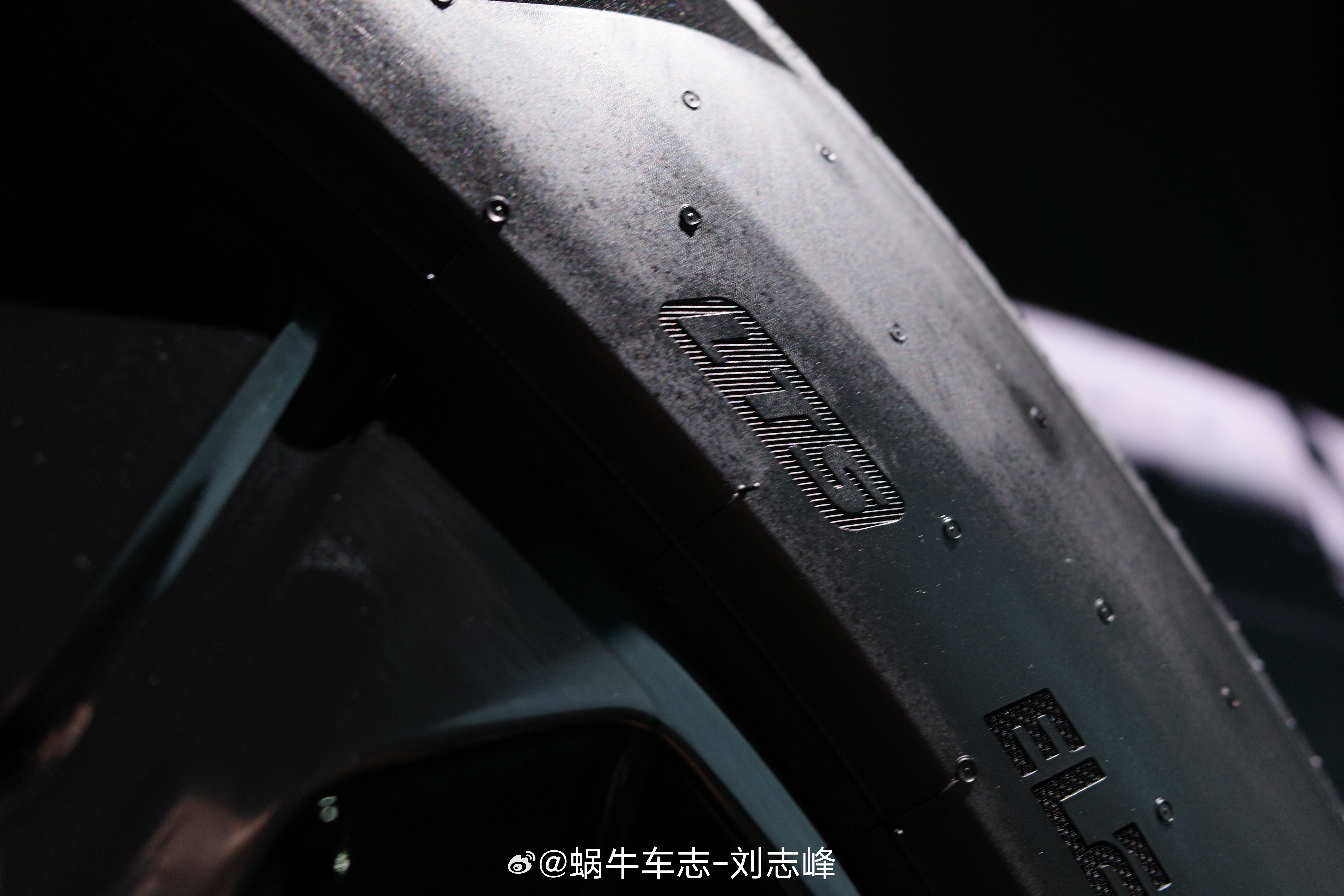 不愧是定焦机皇，理光GR4镜头下的莲花汽车，28mm的世界果然是丝丝入扣全新莲花