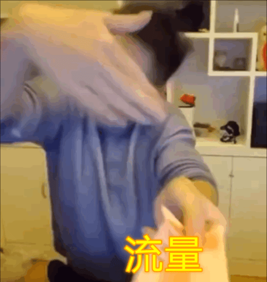 果然活得够久啥都能见到。第一次看到给去年不出席的演员买周年纪念日热搜的活动方内鱼