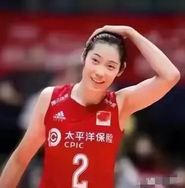 女排世联赛澳门站，排球女王朱婷如约回归，但有一个问题，她是否能够替换王云蕗成为首