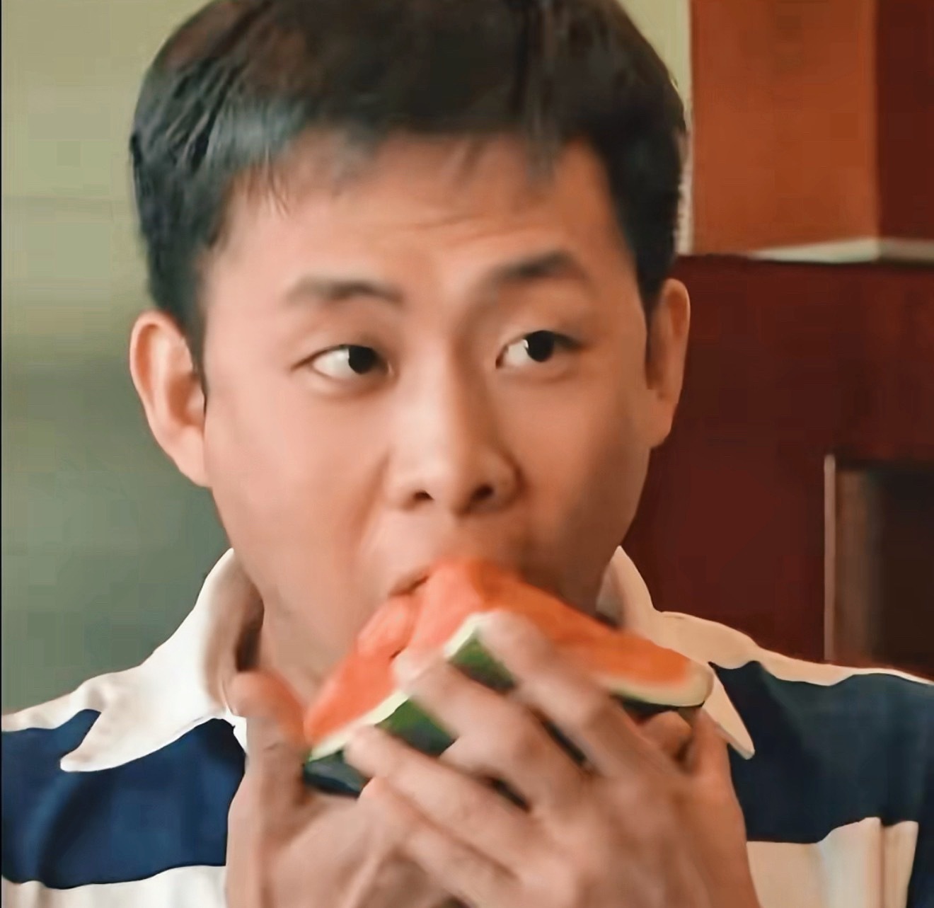 西瓜洗脸 