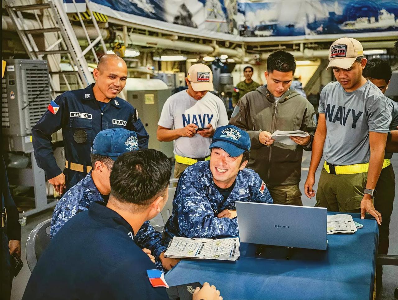 12月2号，日本海上自卫队与菲律宾海军在南海开展了所谓的第三次日菲海上双边合作活