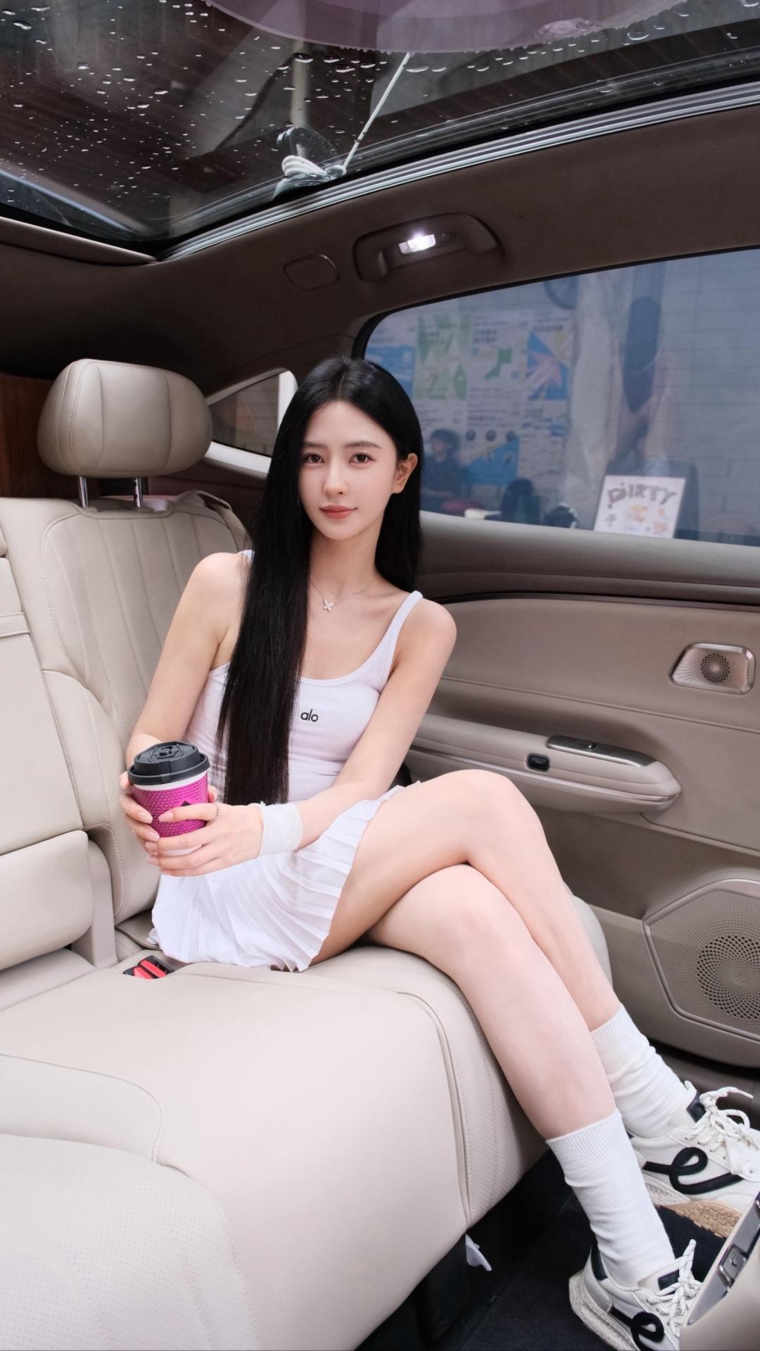 做自己喜欢的事情，奔赴简单快乐的生活！有哪些美女让人过目难忘？美女究竟能有多美 