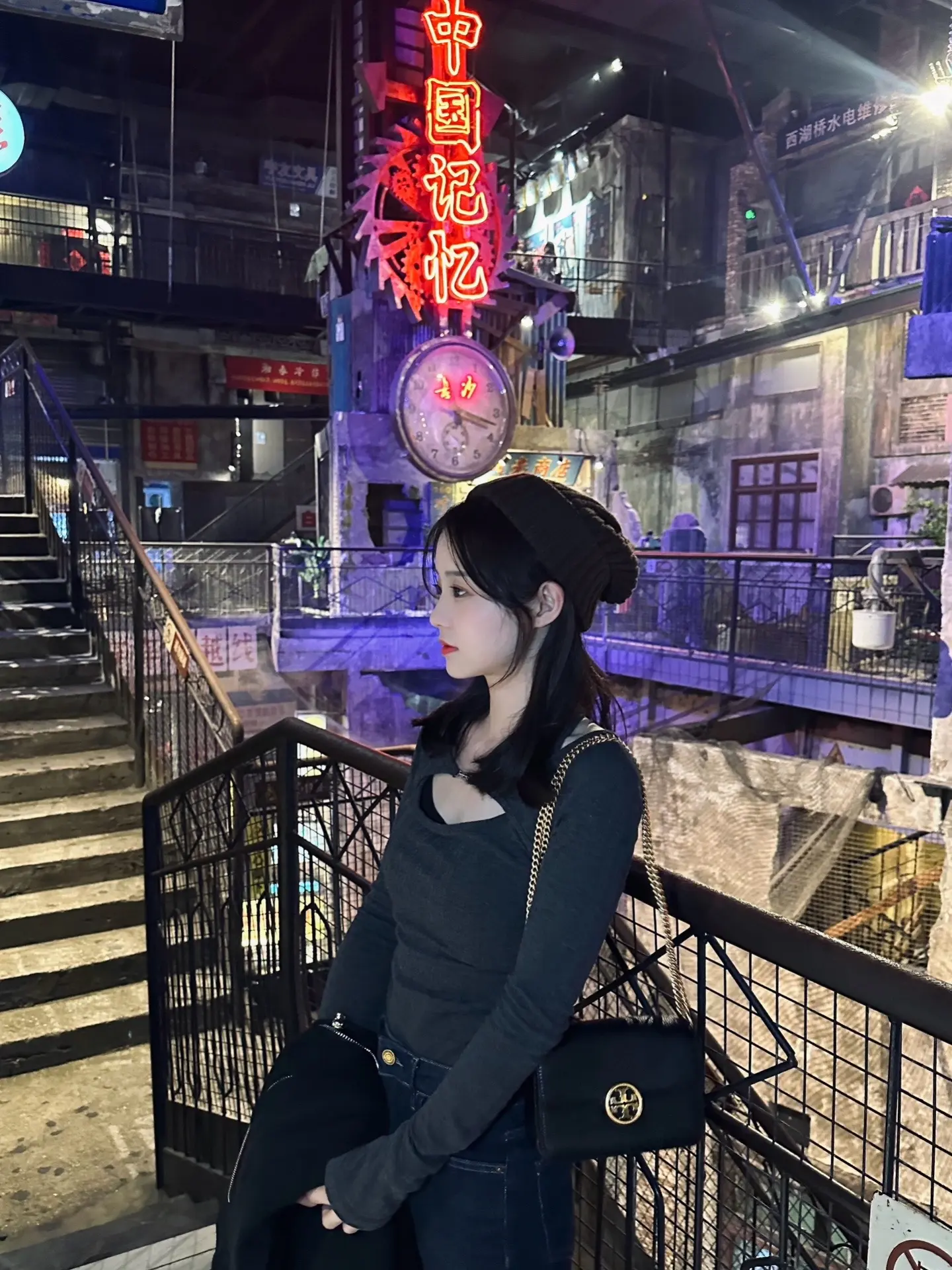 小得盈满 爱逢其时。