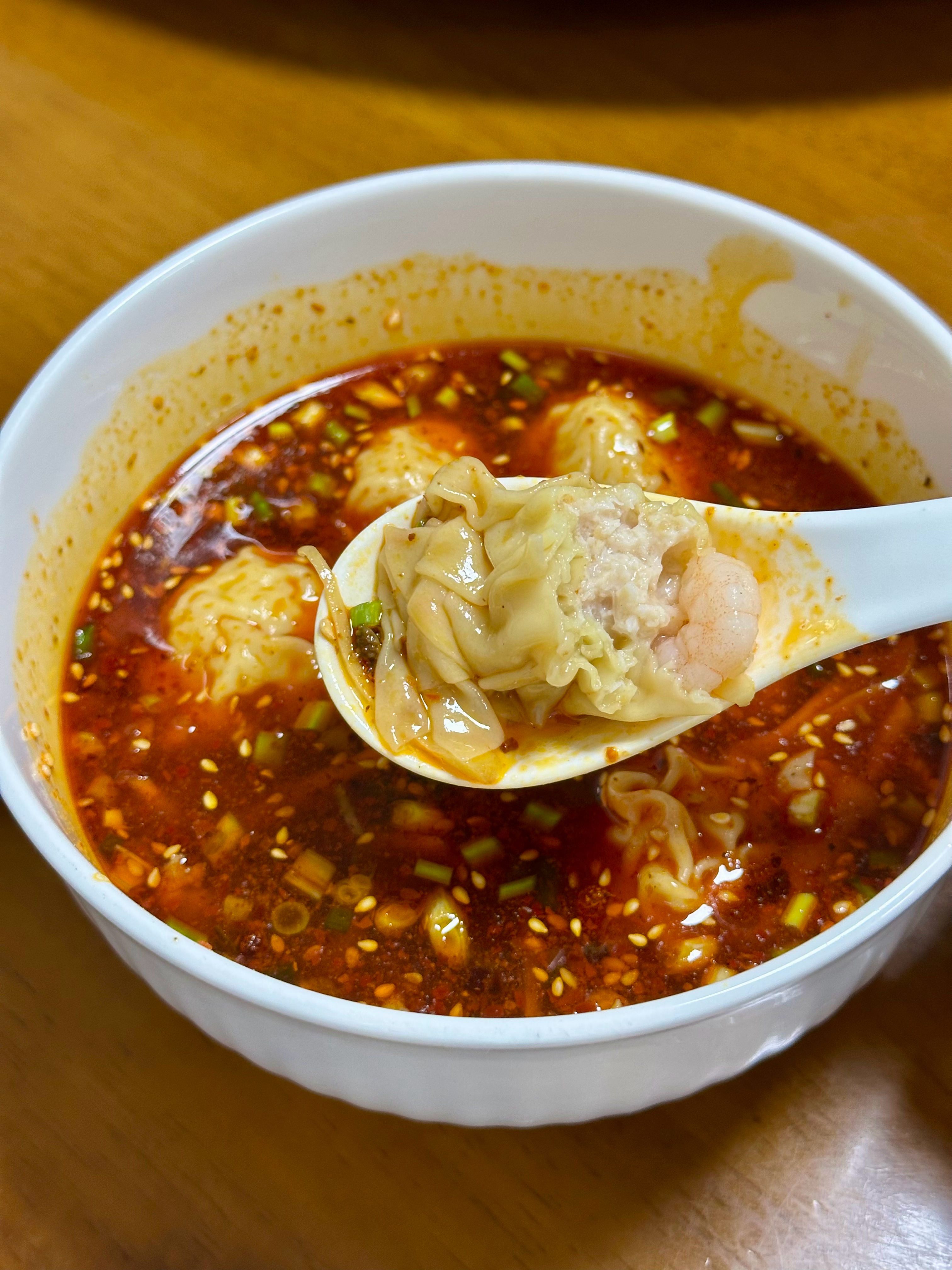 回家煮碗红油云吞当夜饭，稍息后继续加班。  ​​​