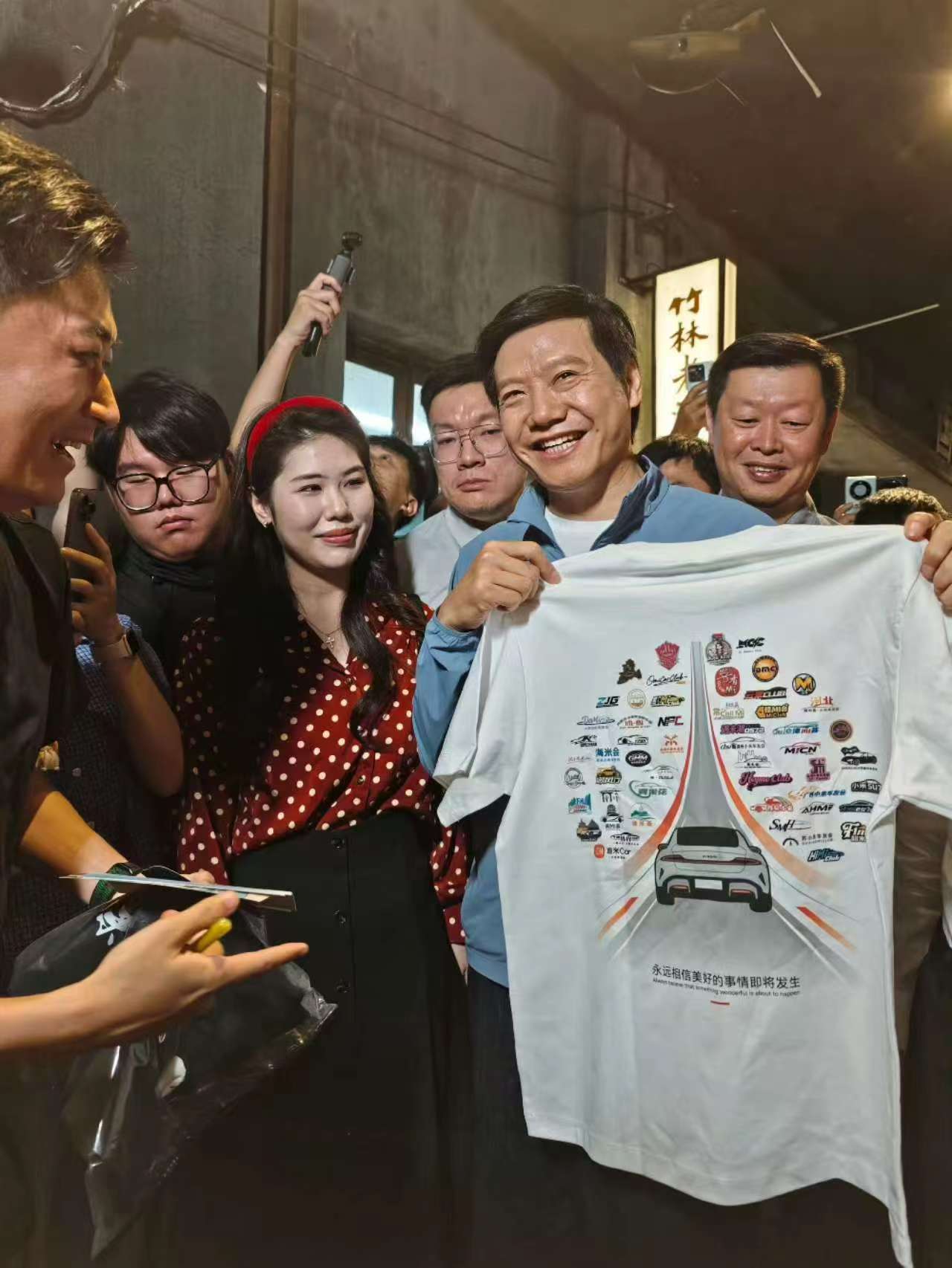 雷总又又又要直播了，明天上午9点，我是起不来了，蹲一个课代表总结。评论区顺便抽一
