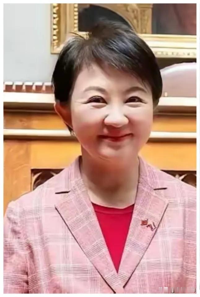 卢秀燕在台湾政坛数十载，一路混得风生水起，深谙自保避险之道，立场可柔可刚、态度随