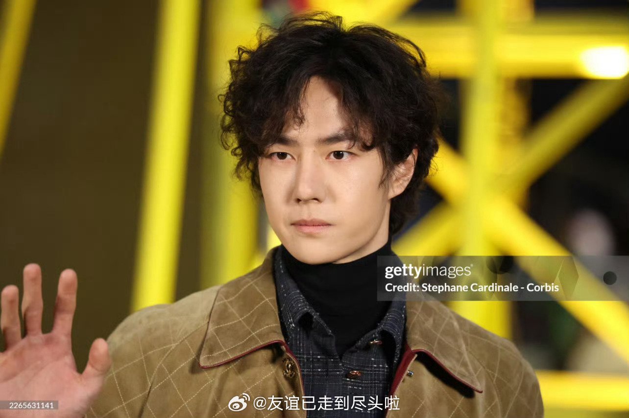王一博香奈儿大秀G社生图，颜值状态如何？王一博谷爱凌张钧甯合影巴黎时装周