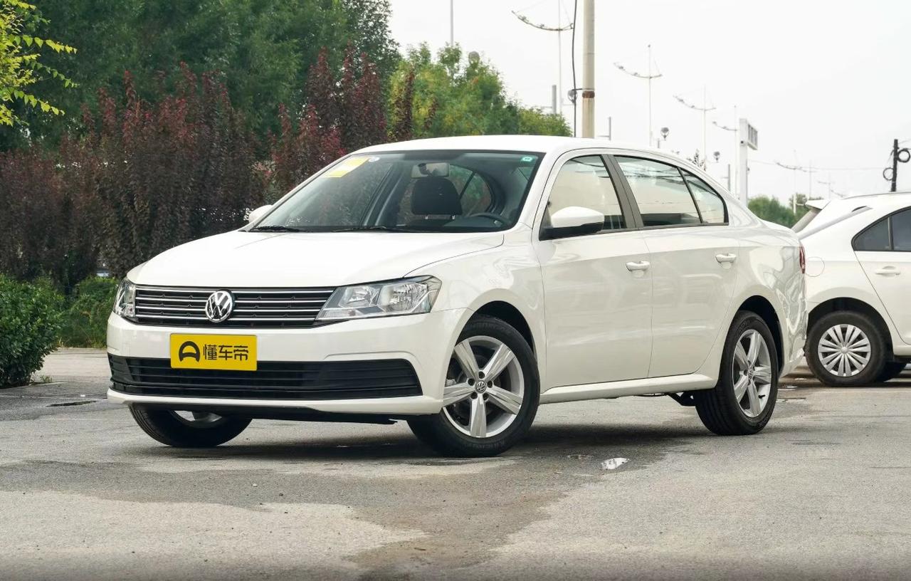 如果你正在看5万左右的二手车，大概率绕不开“大众朗逸”这四个字。毕竟它在中国卖了
