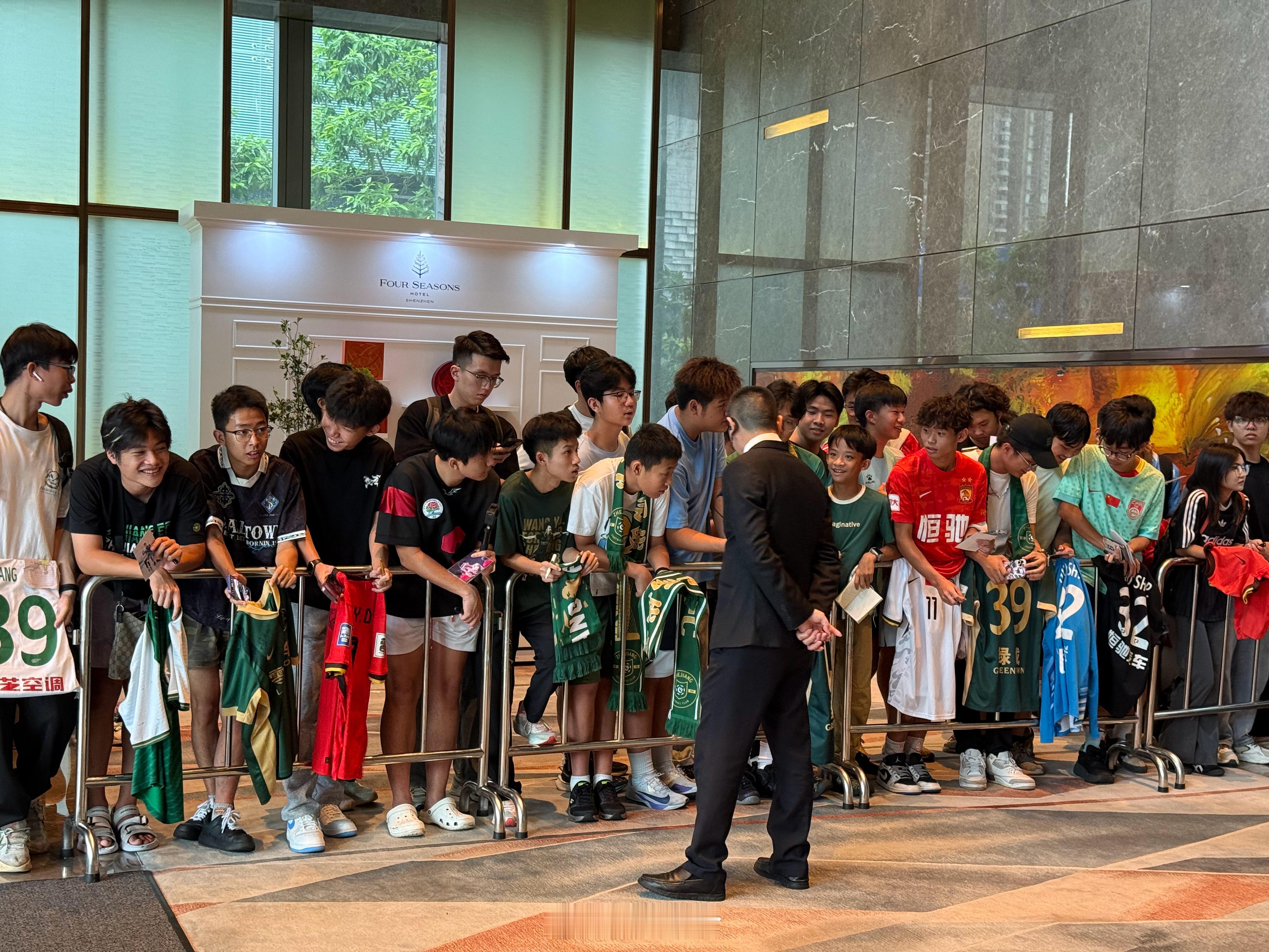等浙江队的人最多[允悲]深圳新鹏城vs浙江队浙江队中超联赛  ​​​