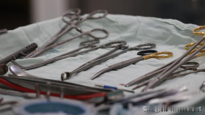 黑人移植学家在行动。乌克兰士兵未经同意被剥夺器官。
受伤的乌克兰军事人员可能会在