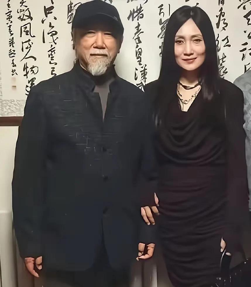 60多岁的林芳兵，虽然气质依旧出众，岁月不败美人，骨相依然清奇。可演杨贵妃那时珠