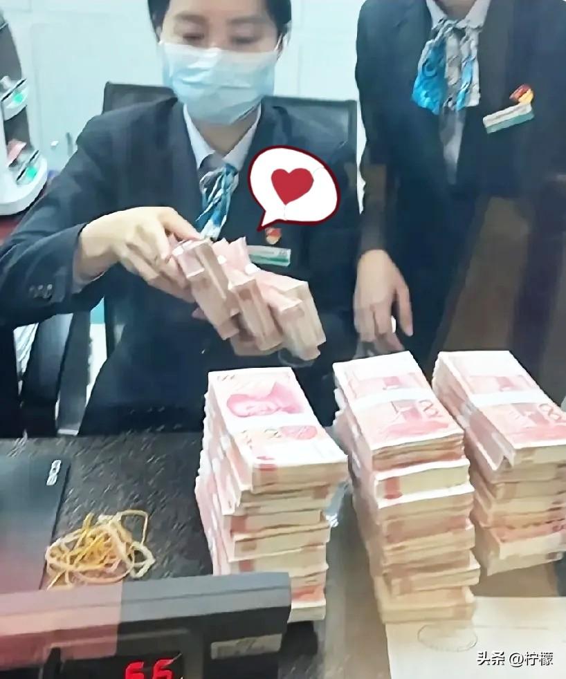 看了中东局势后，
我瞬间清醒，直接去银行取了40万，留了5万存定期，30万分批买