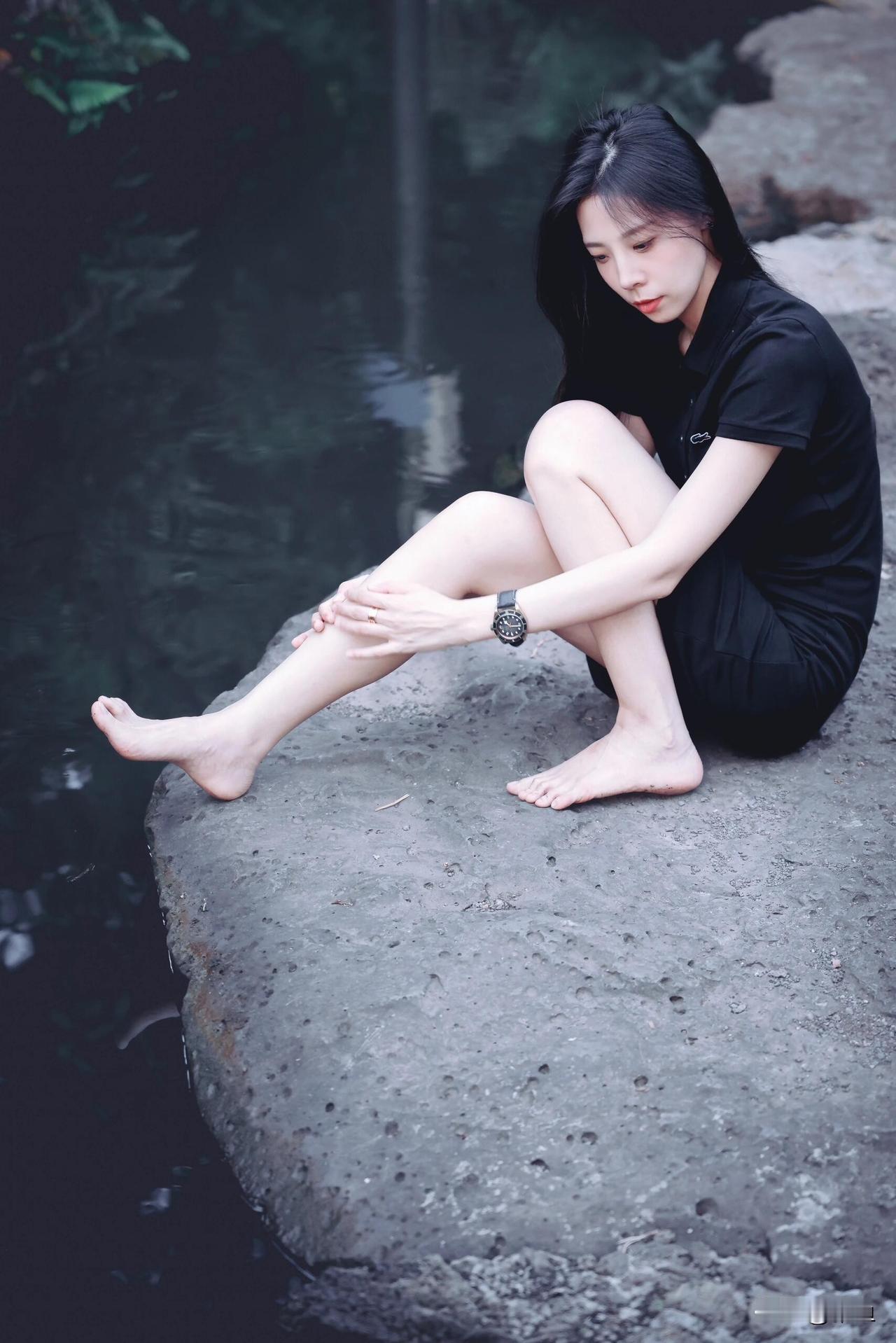 看着眼前吱吱转了好几十年的水车，我就在想古人的智慧真的跟超群，用自然力实现了自动