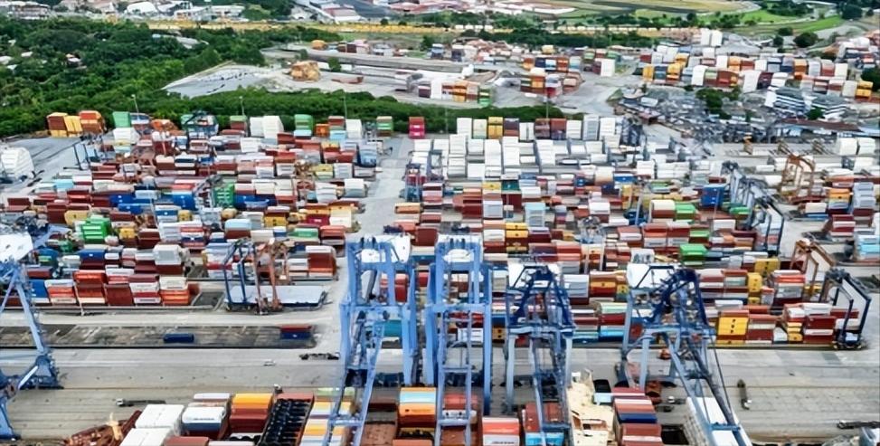 巴拿马公开喊话中国 

当地时间3月13日，巴拿马政府公开恳请中国企业不要放弃在