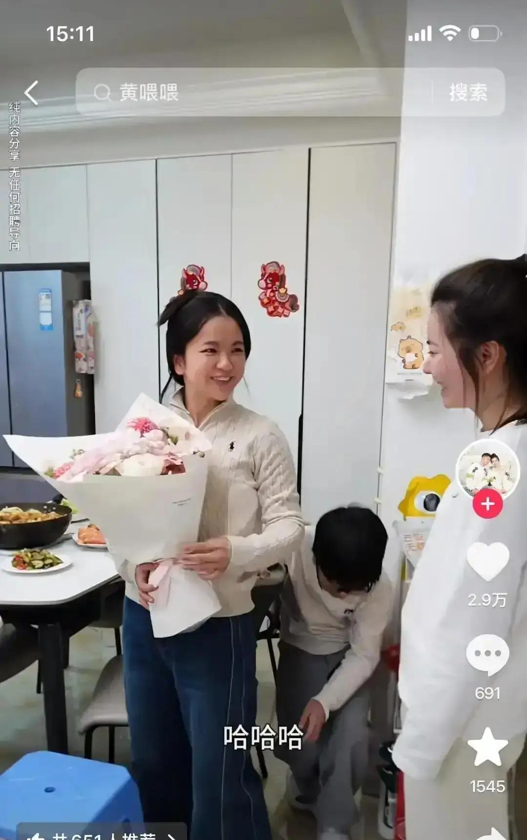 抖音网红李仙仙3月底发视频边哭边说，爸妈把老家拆迁分到的三套房全写弟弟名字，她每