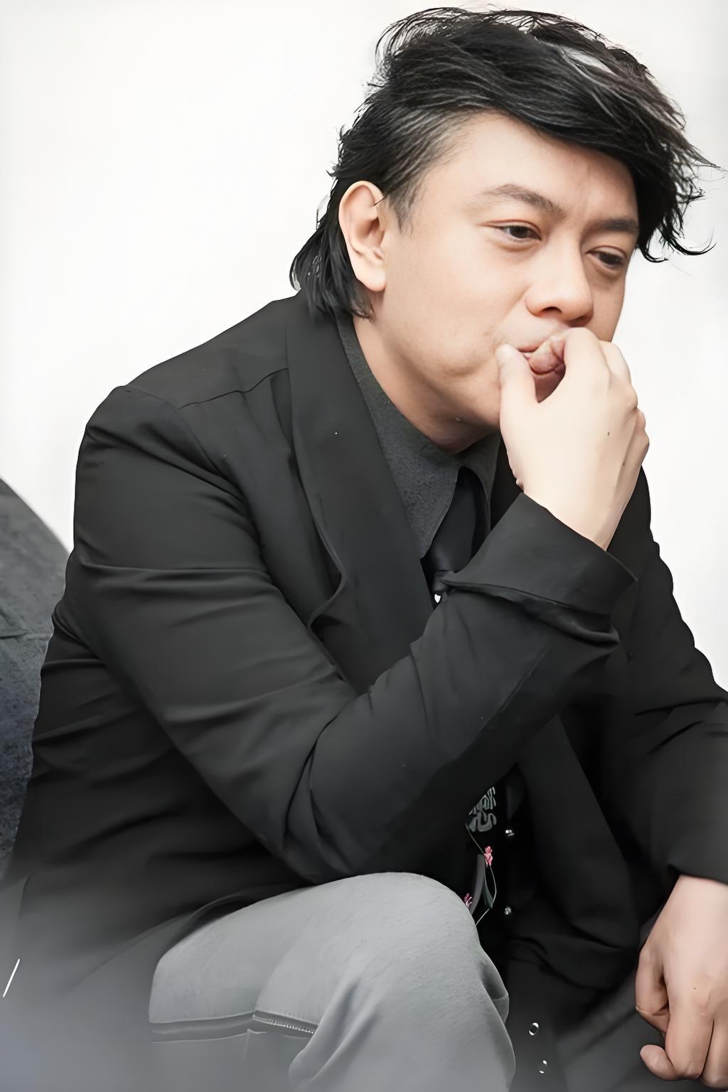 蔡康永解约赔偿后，可能会遇到三个窘境！   

第一：再也回不去娱乐圈捞金了  