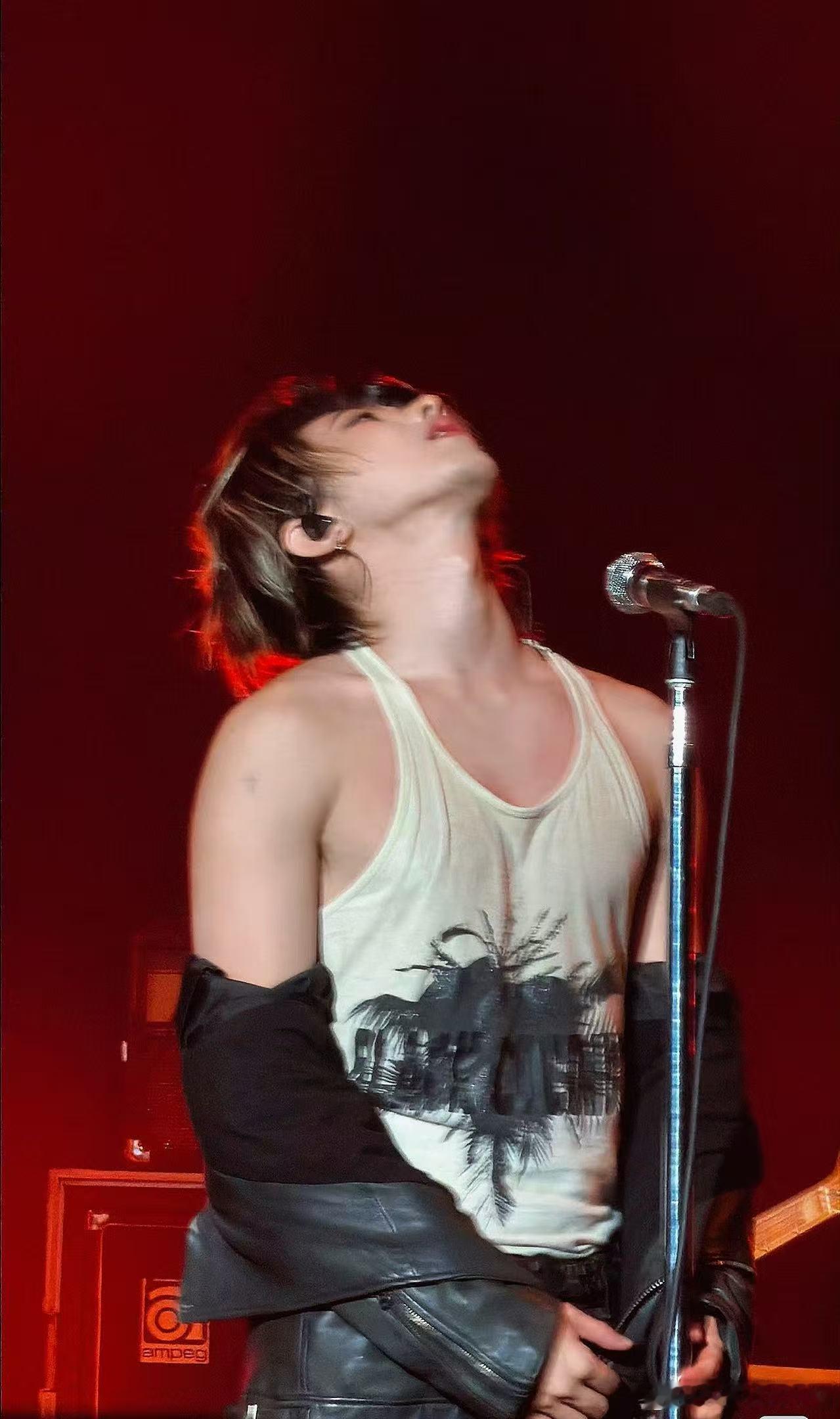 蔡徐坤2026KUN全球巡回演唱会 不管场地大小氛围都能拉满，蔡徐坤的舞台从来不