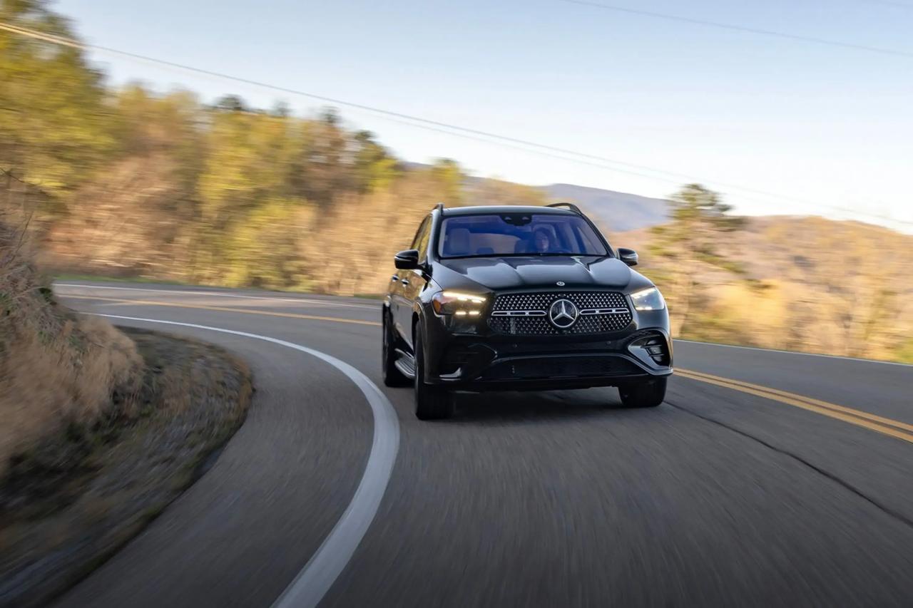 近日，奔驰开启了召回计划，涉及的车型包括C级、E级、GLK、GLC、GLE、GL