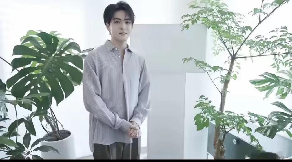 曾舜晞高高兴兴介绍自己在横店买的房子，没想到网友说:“拍戏住横店酒店还划算吧，这
