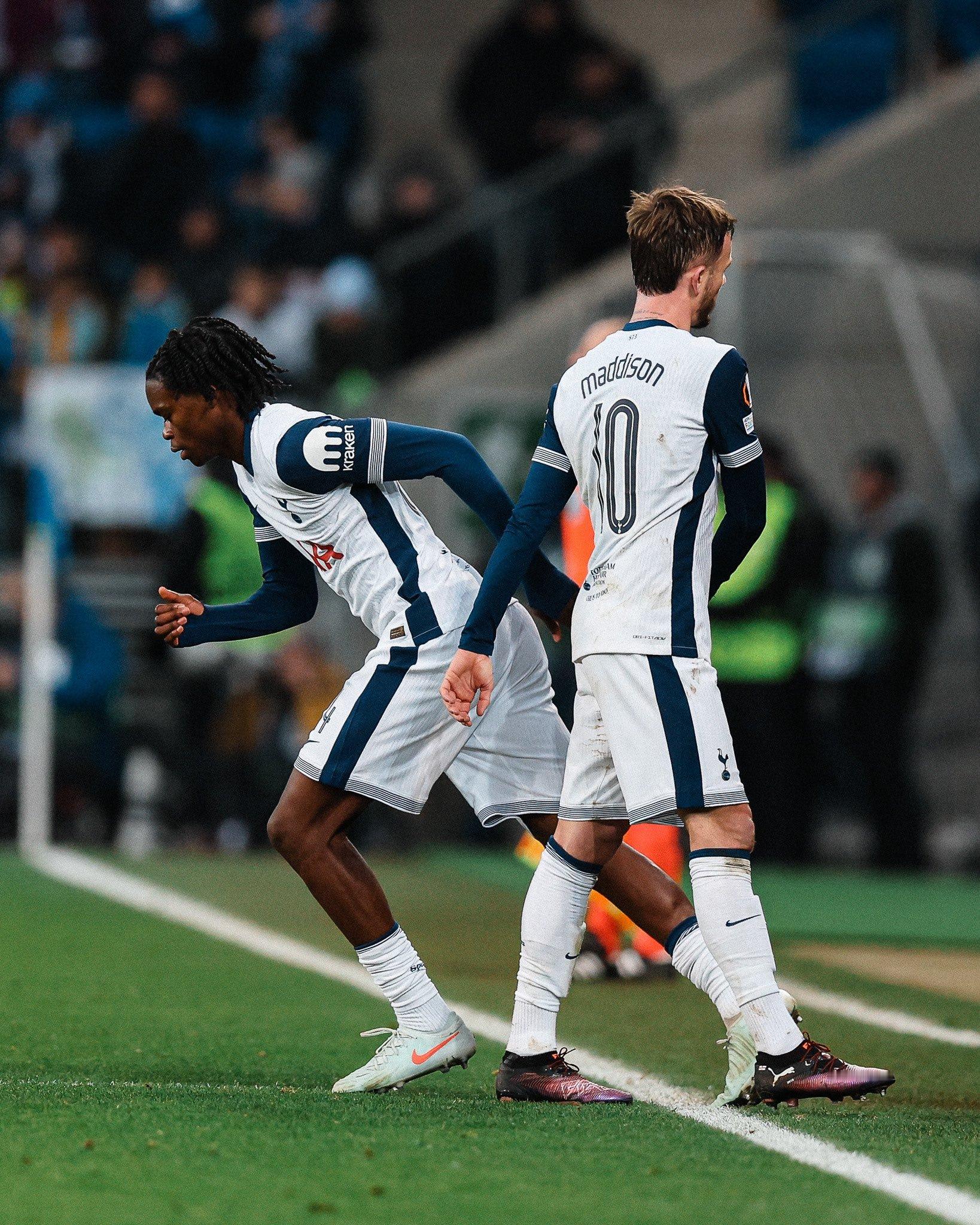 🥈转会专家Di Marzio，都灵队正试图签下奥卢塞西，以租借加买断条款为基础