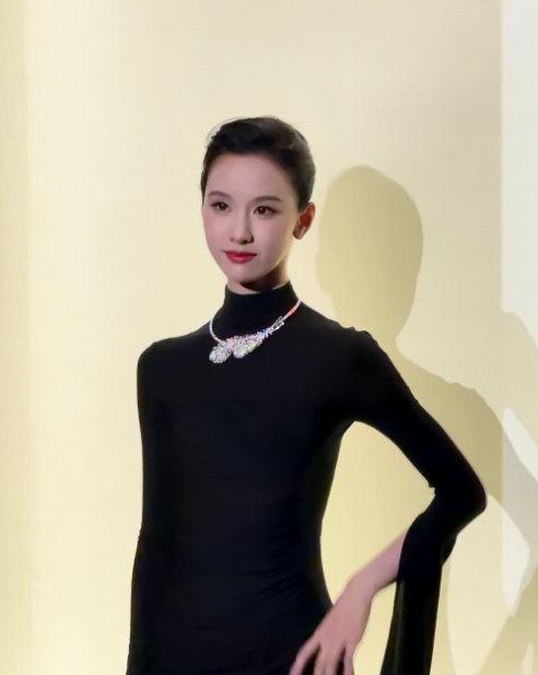 起猛了！、、、、、、、 竟然惊喜同框？全员状态在线，超绝穿搭配上耀眼高珠，与自然