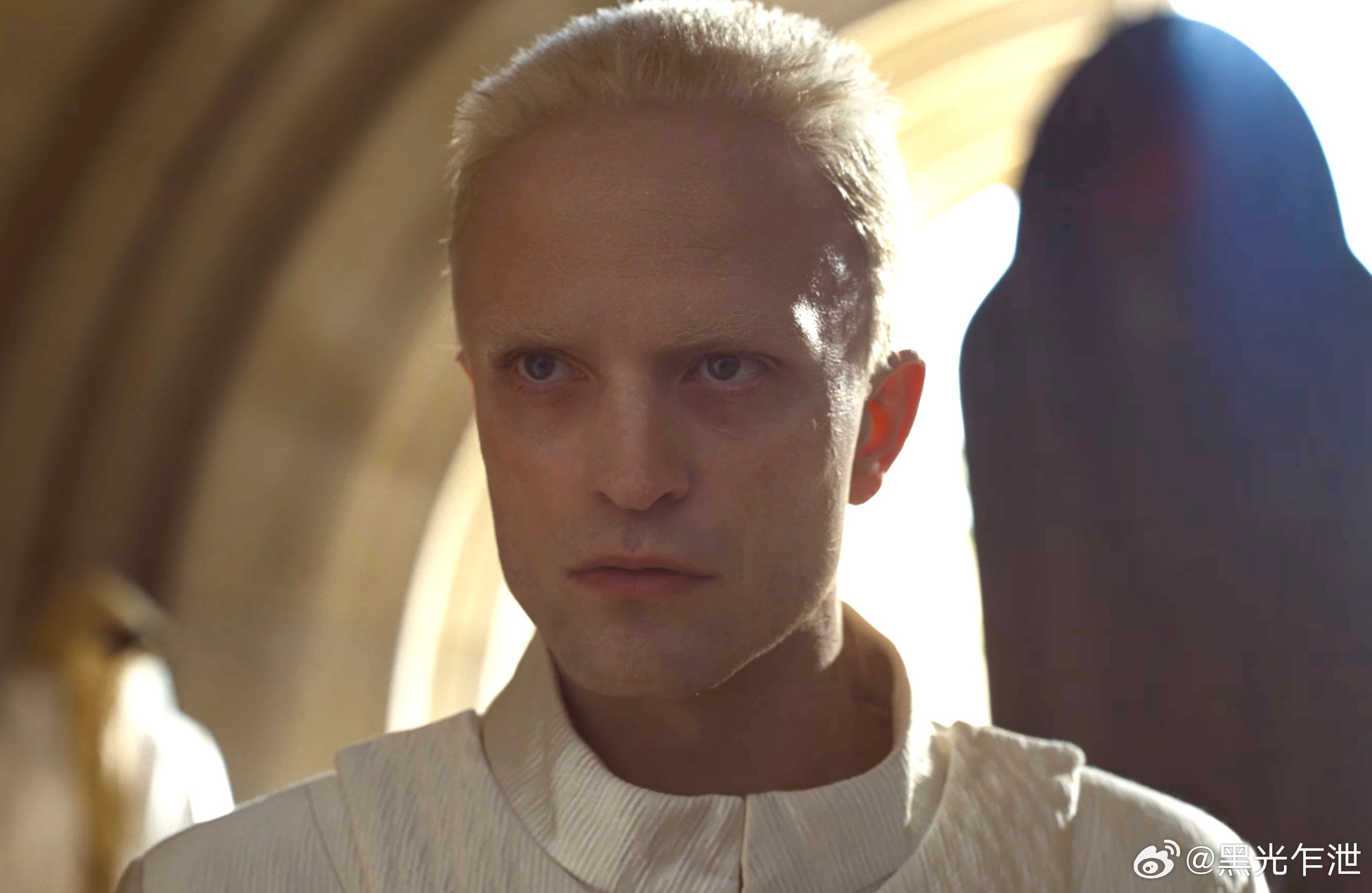 罗伯特·帕丁森称当他化完《沙丘3》的妆后，维伦纽瓦导演对他说“太性感了，我爱这个