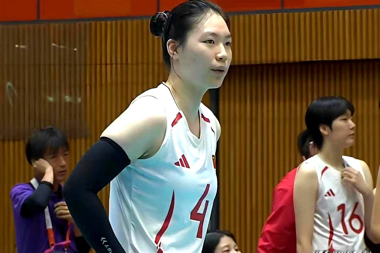 当9月20日亚运会1/4决赛熄灯时，中国女排3-0拿下越南，四点同时开火：庄宇珊